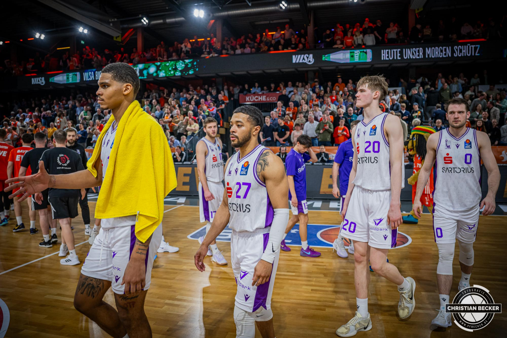 1. Basketball Bundesliga, easyCredit BBL, Saison 2024/2025, Herren, Hauptrunde, 22. Spieltag, 01.03.2025, RASTA Vechta - BG Göttingen
Das Team der BG Göttingen nach der Partie
Schlüsselwörter: 01.03.2025;1. Bundesliga;22. Spieltag;BBL;BG;Basketball;Göttingen;Hauptrunde;Liga;RASTA;RASTA Dome;Saison 2024/2025;Vechta;easycredit