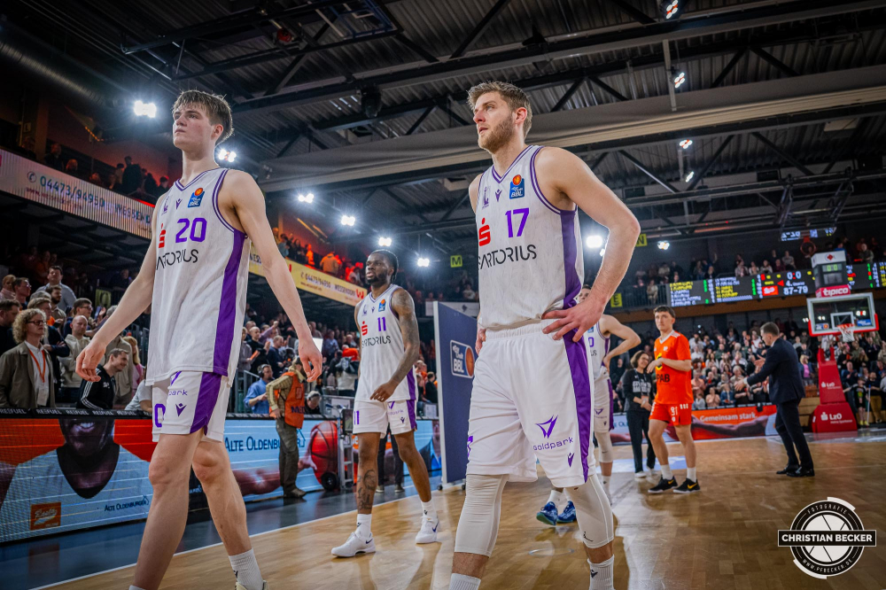 1. Basketball Bundesliga, easyCredit BBL, Saison 2024/2025, Herren, Hauptrunde, 22. Spieltag, 01.03.2025, RASTA Vechta - BG Göttingen
Das Team der BG Göttingen nach der Partie
Schlüsselwörter: 01.03.2025;1. Bundesliga;22. Spieltag;BBL;BG;Basketball;Göttingen;Hauptrunde;Liga;RASTA;RASTA Dome;Saison 2024/2025;Vechta;easycredit