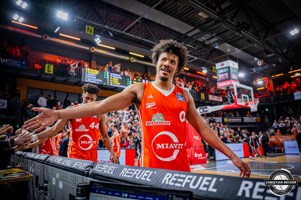 1. Basketball Bundesliga, easyCredit BBL, Saison 2024/2025, Herren, Hauptrunde, 22. Spieltag, 01.03.2025, RASTA Vechta - BG Göttingen
Mike Bothwell (#0 - RASTA Vechta) nach der Partie
Schlüsselwörter: 01.03.2025;1. Bundesliga;22. Spieltag;BBL;BG;Basketball;Göttingen;Hauptrunde;Liga;RASTA;RASTA Dome;Saison 2024/2025;Vechta;easycredit