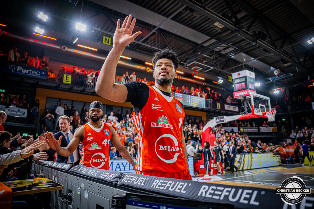 1. Basketball Bundesliga, easyCredit BBL, Saison 2024/2025, Herren, Hauptrunde, 22. Spieltag, 01.03.2025, RASTA Vechta - BG Göttingen
Jayden Gardner (#1 - RASTA Vechta) nach der Partie
Schlüsselwörter: 01.03.2025;1. Bundesliga;22. Spieltag;BBL;BG;Basketball;Göttingen;Hauptrunde;Liga;RASTA;RASTA Dome;Saison 2024/2025;Vechta;easycredit