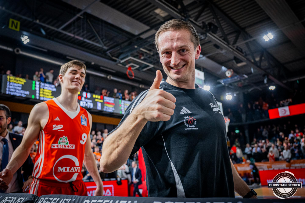 1. Basketball Bundesliga, easyCredit BBL, Saison 2024/2025, Herren, Hauptrunde, 22. Spieltag, 01.03.2025, RASTA Vechta - BG Göttingen
Domenik Theodorou (Athletic Coach - RASTA Vechta) nach der Partie
Schlüsselwörter: 01.03.2025;1. Bundesliga;22. Spieltag;BBL;BG;Basketball;Göttingen;Hauptrunde;Liga;RASTA;RASTA Dome;Saison 2024/2025;Vechta;easycredit