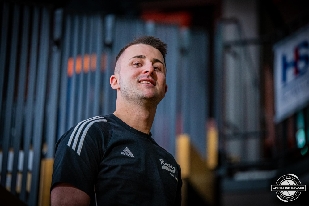 1. Basketball Bundesliga, easyCredit BBL, Saison 2024/2025, Herren, Hauptrunde, 24. Spieltag, 14.03.2025, RASTA Vechta - ratiopharm Ulm
Hendrik Rahe (Physiotherapeut - RASTA Vechta)
Schlüsselwörter: 1. Bundesliga;14.03.2025;24. Spieltag;BBL;Basketball;Hauptrunde;Liga;RASTA;RASTA Dome;Saison 2024/2025;Ulm;Vechta;easycredit;ratiopharm