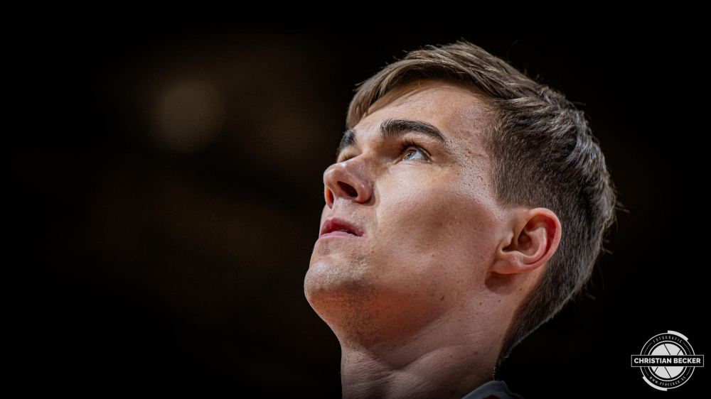 1. Basketball Bundesliga, easyCredit BBL, Saison 2024/2025, Herren, Hauptrunde, 24. Spieltag, 14.03.2025, RASTA Vechta - ratiopharm Ulm
Joschka Ferner (#9 - RASTA Vechta) vor der Partie
Schlüsselwörter: 1. Bundesliga;14.03.2025;24. Spieltag;BBL;Basketball;Hauptrunde;Liga;RASTA;RASTA Dome;Saison 2024/2025;Ulm;Vechta;easycredit;ratiopharm