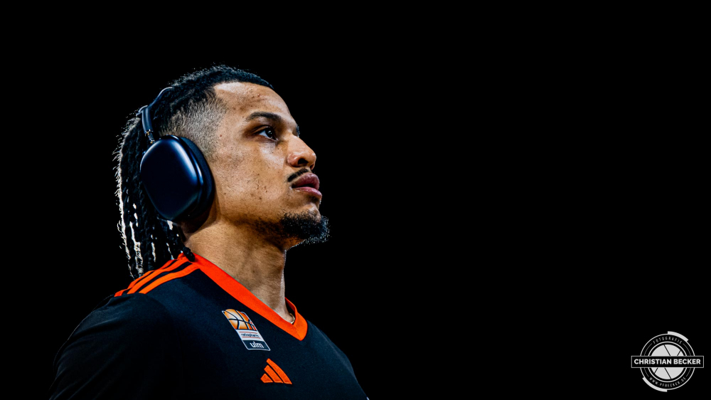 1. Basketball Bundesliga, easyCredit BBL, Saison 2024/2025, Herren, Hauptrunde, 24. Spieltag, 14.03.2025, RASTA Vechta - ratiopharm Ulm
Nelson Weidemann (#0 - ratiopharm Ulm) vor der Partie
Schlüsselwörter: 1. Bundesliga;14.03.2025;24. Spieltag;BBL;Basketball;Hauptrunde;Liga;RASTA;RASTA Dome;Saison 2024/2025;Ulm;Vechta;easycredit;ratiopharm