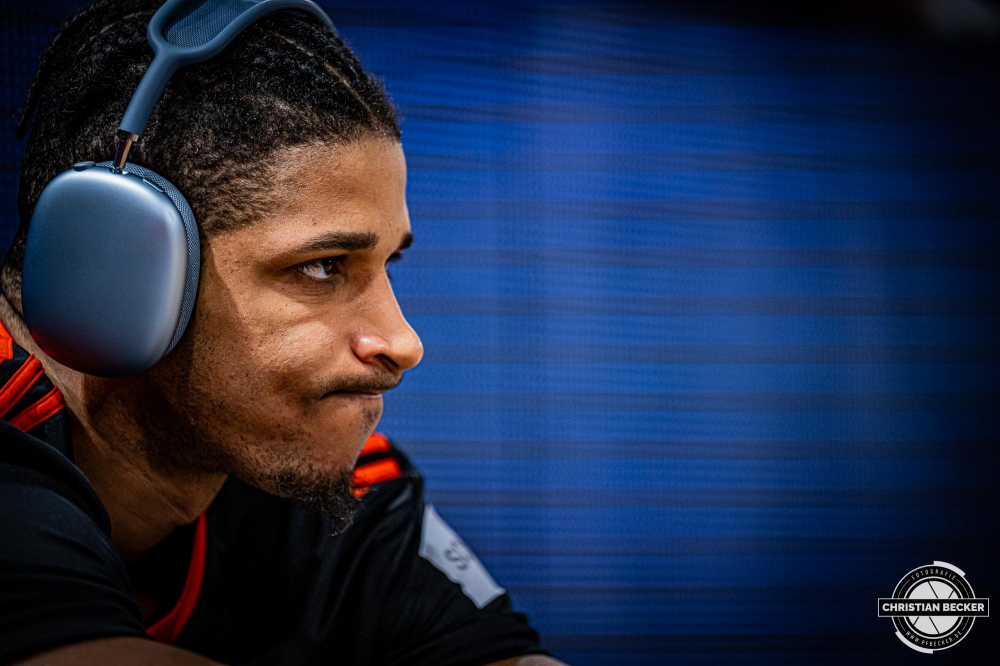 1. Basketball Bundesliga, easyCredit BBL, Saison 2024/2025, Herren, Hauptrunde, 24. Spieltag, 14.03.2025, RASTA Vechta - ratiopharm Ulm
Alfonso Plummer (#9 - ratiopharm Ulm) vor der Partie
Schlüsselwörter: 1. Bundesliga;14.03.2025;24. Spieltag;BBL;Basketball;Hauptrunde;Liga;RASTA;RASTA Dome;Saison 2024/2025;Ulm;Vechta;easycredit;ratiopharm