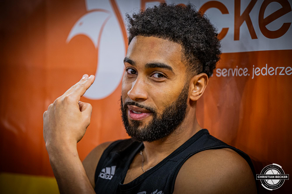 1. Basketball Bundesliga, easyCredit BBL, Saison 2024/2025, Herren, Hauptrunde, 24. Spieltag, 14.03.2025, RASTA Vechta - ratiopharm Ulm
Yasiin Joseph (#2 - RASTA Vechta) vor der Partie
Schlüsselwörter: 1. Bundesliga;14.03.2025;24. Spieltag;BBL;Basketball;Hauptrunde;Liga;RASTA;RASTA Dome;Saison 2024/2025;Ulm;Vechta;easycredit;ratiopharm