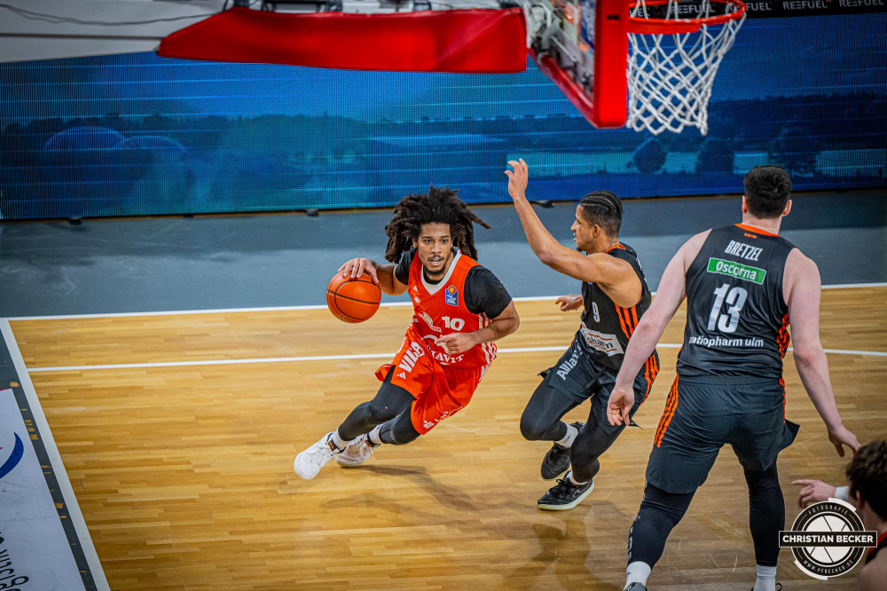 1. Basketball Bundesliga, easyCredit BBL, Saison 2024/2025, Herren, Hauptrunde, 24. Spieltag, 14.03.2025, RASTA Vechta - ratiopharm Ulm
Tyger Campbell (#10 - RASTA Vechta) in Aktion
Schlüsselwörter: 1. Bundesliga;14.03.2025;24. Spieltag;BBL;Basketball;Hauptrunde;Liga;RASTA;RASTA Dome;Saison 2024/2025;Ulm;Vechta;easycredit;ratiopharm