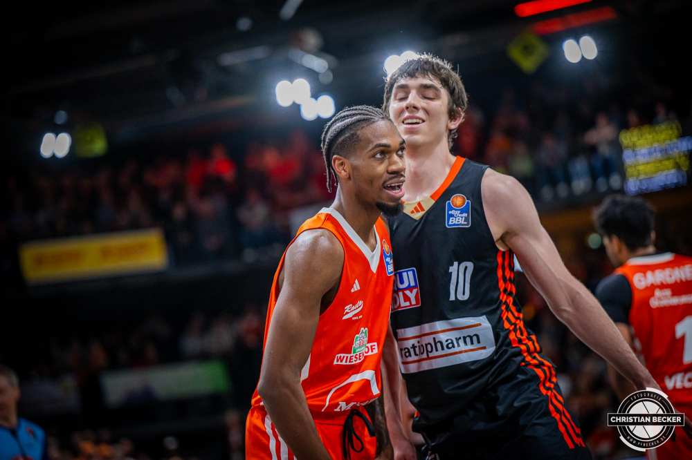 1. Basketball Bundesliga, easyCredit BBL, Saison 2024/2025, Herren, Hauptrunde, 24. Spieltag, 14.03.2025, RASTA Vechta - ratiopharm Ulm
Brandon Randolph (#8 - RASTA Vechta) und Justin Jessup (#10 - ratiopharm Ulm) w&auml;hrend der Partie
Schlüsselwörter: 1. Bundesliga;14.03.2025;24. Spieltag;BBL;Basketball;Hauptrunde;Liga;RASTA;RASTA Dome;Saison 2024/2025;Ulm;Vechta;easycredit;ratiopharm