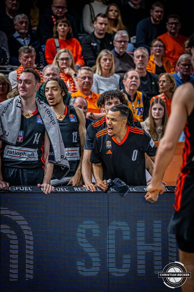 1. Basketball Bundesliga, easyCredit BBL, Saison 2024/2025, Herren, Hauptrunde, 24. Spieltag, 14.03.2025, RASTA Vechta - ratiopharm Ulm
Das Team von ratiopharm Ulm zeigt Emotionen w&auml;hrend der Partie
Schlüsselwörter: 1. Bundesliga;14.03.2025;24. Spieltag;BBL;Basketball;Hauptrunde;Liga;RASTA;RASTA Dome;Saison 2024/2025;Ulm;Vechta;easycredit;ratiopharm