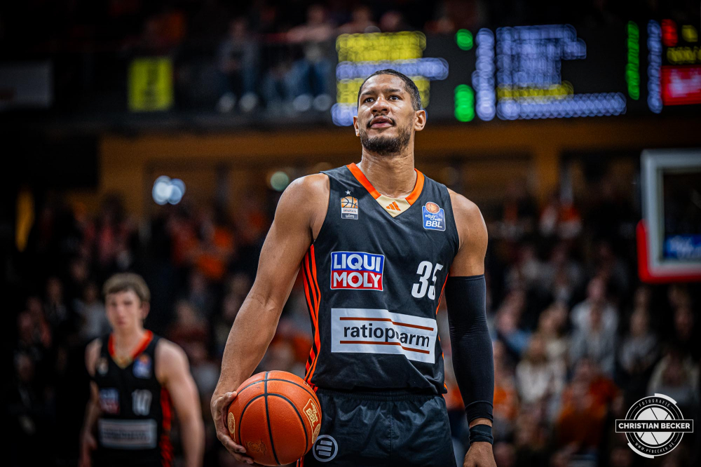 1. Basketball Bundesliga, easyCredit BBL, Saison 2024/2025, Herren, Hauptrunde, 24. Spieltag, 14.03.2025, RASTA Vechta - ratiopharm Ulm
Karim Jallow (#35 - ratiopharm Ulm) w&auml;hrend der Partie
Schlüsselwörter: 1. Bundesliga;14.03.2025;24. Spieltag;BBL;Basketball;Hauptrunde;Liga;RASTA;RASTA Dome;Saison 2024/2025;Ulm;Vechta;easycredit;ratiopharm