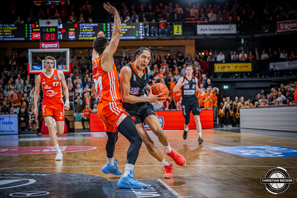 1. Basketball Bundesliga, easyCredit BBL, Saison 2024/2025, Herren, Hauptrunde, 24. Spieltag, 14.03.2025, RASTA Vechta - ratiopharm Ulm
Noa Essengue (#12 - ratiopharm Ulm) in Aktion
Schlüsselwörter: 1. Bundesliga;14.03.2025;24. Spieltag;BBL;Basketball;Hauptrunde;Liga;RASTA;RASTA Dome;Saison 2024/2025;Ulm;Vechta;easycredit;ratiopharm