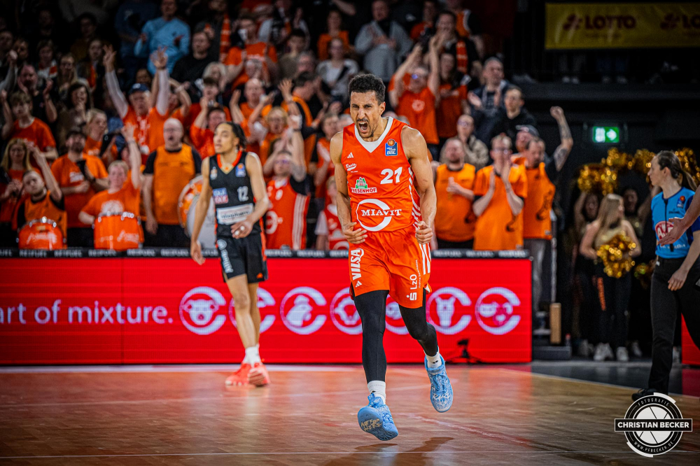 1. Basketball Bundesliga, easyCredit BBL, Saison 2024/2025, Herren, Hauptrunde, 24. Spieltag, 14.03.2025, RASTA Vechta - ratiopharm Ulm
Joel Aminu (#21 - RASTA Vechta) zeigt Emotionen w&auml;hrend der Partie
Schlüsselwörter: 1. Bundesliga;14.03.2025;24. Spieltag;BBL;Basketball;Hauptrunde;Liga;RASTA;RASTA Dome;Saison 2024/2025;Ulm;Vechta;easycredit;ratiopharm