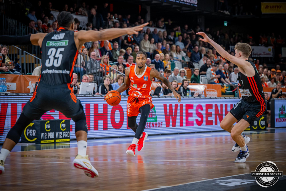 1. Basketball Bundesliga, easyCredit BBL, Saison 2024/2025, Herren, Hauptrunde, 24. Spieltag, 14.03.2025, RASTA Vechta - ratiopharm Ulm
Brandon Randolph (#8 - RASTA Vechta) in Aktion
Schlüsselwörter: 1. Bundesliga;14.03.2025;24. Spieltag;BBL;Basketball;Hauptrunde;Liga;RASTA;RASTA Dome;Saison 2024/2025;Ulm;Vechta;easycredit;ratiopharm