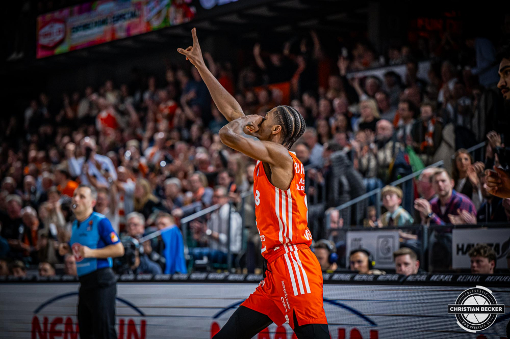 1. Basketball Bundesliga, easyCredit BBL, Saison 2024/2025, Herren, Hauptrunde, 24. Spieltag, 14.03.2025, RASTA Vechta - ratiopharm Ulm
Brandon Randolph (#8 - RASTA Vechta) zeigt Emotionen w&auml;hrend der Partie
Schlüsselwörter: 1. Bundesliga;14.03.2025;24. Spieltag;BBL;Basketball;Hauptrunde;Liga;RASTA;RASTA Dome;Saison 2024/2025;Ulm;Vechta;easycredit;ratiopharm