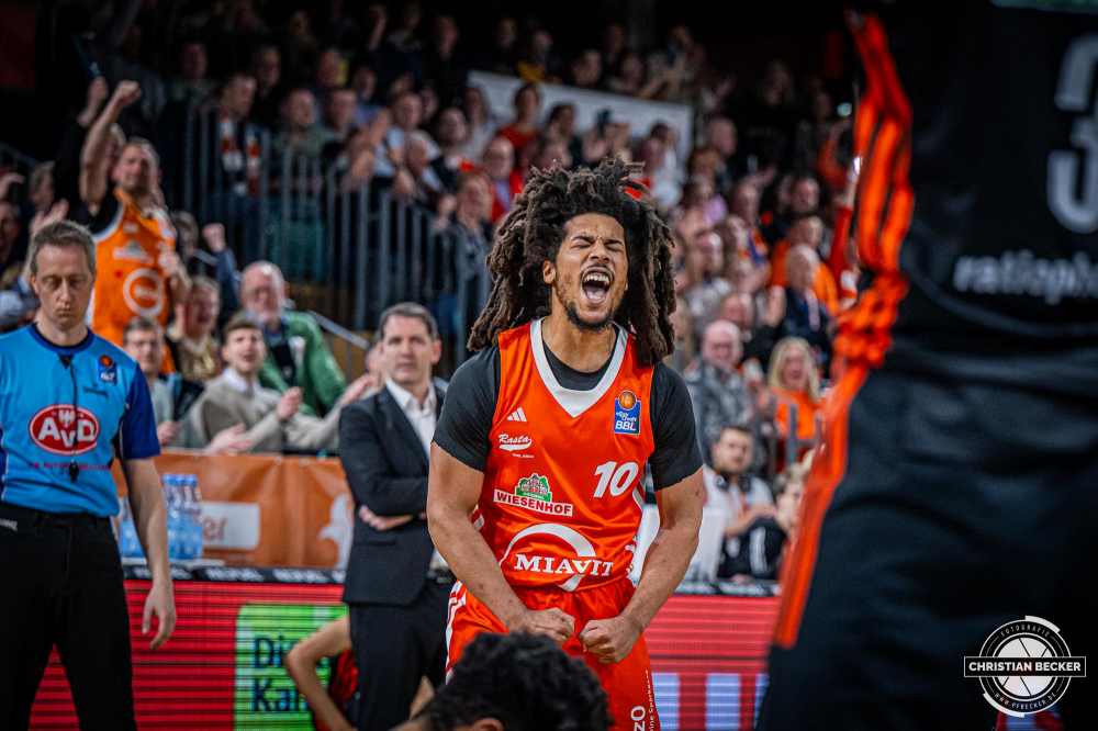 1. Basketball Bundesliga, easyCredit BBL, Saison 2024/2025, Herren, Hauptrunde, 24. Spieltag, 14.03.2025, RASTA Vechta - ratiopharm Ulm
Tyger Campbell (#10 - RASTA Vechta) zeigt Emotionen w&auml;hrend der Partie
Schlüsselwörter: 1. Bundesliga;14.03.2025;24. Spieltag;BBL;Basketball;Hauptrunde;Liga;RASTA;RASTA Dome;Saison 2024/2025;Ulm;Vechta;easycredit;ratiopharm