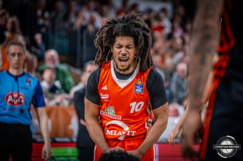 1. Basketball Bundesliga, easyCredit BBL, Saison 2024/2025, Herren, Hauptrunde, 24. Spieltag, 14.03.2025, RASTA Vechta - ratiopharm Ulm
Tyger Campbell (#10 - RASTA Vechta) zeigt Emotionen w&auml;hrend der Partie
Schlüsselwörter: 1. Bundesliga;14.03.2025;24. Spieltag;BBL;Basketball;Hauptrunde;Liga;RASTA;RASTA Dome;Saison 2024/2025;Ulm;Vechta;easycredit;ratiopharm