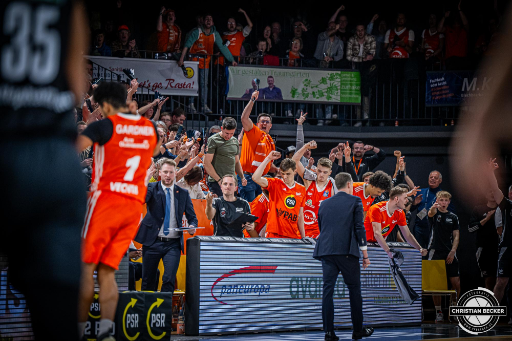 1. Basketball Bundesliga, easyCredit BBL, Saison 2024/2025, Herren, Hauptrunde, 24. Spieltag, 14.03.2025, RASTA Vechta - ratiopharm Ulm
Das Team von RASTA Vechta w&auml;hrend der Partie
Schlüsselwörter: 1. Bundesliga;14.03.2025;24. Spieltag;BBL;Basketball;Hauptrunde;Liga;RASTA;RASTA Dome;Saison 2024/2025;Ulm;Vechta;easycredit;ratiopharm