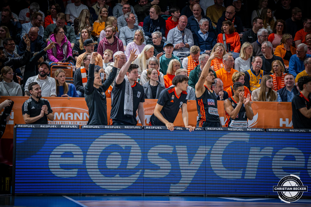 1. Basketball Bundesliga, easyCredit BBL, Saison 2024/2025, Herren, Hauptrunde, 24. Spieltag, 14.03.2025, RASTA Vechta - ratiopharm Ulm
Das Team von ratiopharm Ulm w&auml;hrend der Partie
Schlüsselwörter: 1. Bundesliga;14.03.2025;24. Spieltag;BBL;Basketball;Hauptrunde;Liga;RASTA;RASTA Dome;Saison 2024/2025;Ulm;Vechta;easycredit;ratiopharm