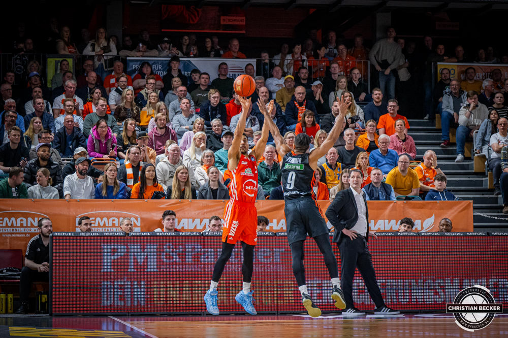 1. Basketball Bundesliga, easyCredit BBL, Saison 2024/2025, Herren, Hauptrunde, 24. Spieltag, 14.03.2025, RASTA Vechta - ratiopharm Ulm
Joel Aminu (#21 - RASTA Vechta) beim Jumpshot
Schlüsselwörter: 1. Bundesliga;14.03.2025;24. Spieltag;BBL;Basketball;Hauptrunde;Liga;RASTA;RASTA Dome;Saison 2024/2025;Ulm;Vechta;easycredit;ratiopharm