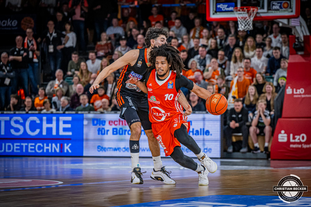 1. Basketball Bundesliga, easyCredit BBL, Saison 2024/2025, Herren, Hauptrunde, 24. Spieltag, 14.03.2025, RASTA Vechta - ratiopharm Ulm
Tyger Campbell (#10 - RASTA Vechta) in Aktion
Schlüsselwörter: 1. Bundesliga;14.03.2025;24. Spieltag;BBL;Basketball;Hauptrunde;Liga;RASTA;RASTA Dome;Saison 2024/2025;Ulm;Vechta;easycredit;ratiopharm