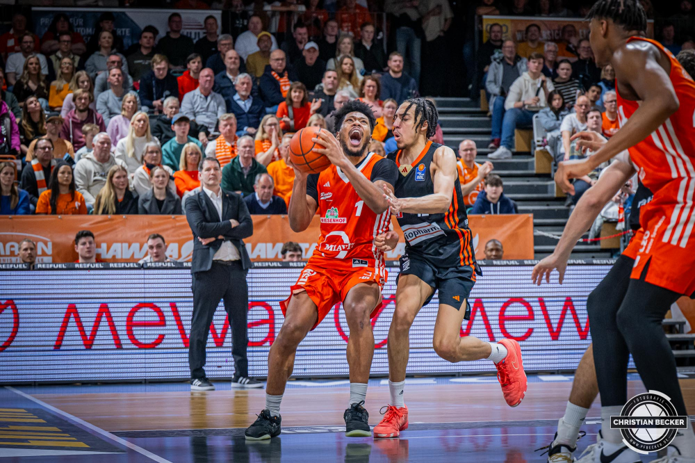 1. Basketball Bundesliga, easyCredit BBL, Saison 2024/2025, Herren, Hauptrunde, 24. Spieltag, 14.03.2025, RASTA Vechta - ratiopharm Ulm
Jayden Gardner (#1 - RASTA Vechta) in Aktion
Schlüsselwörter: 1. Bundesliga;14.03.2025;24. Spieltag;BBL;Basketball;Hauptrunde;Liga;RASTA;RASTA Dome;Saison 2024/2025;Ulm;Vechta;easycredit;ratiopharm