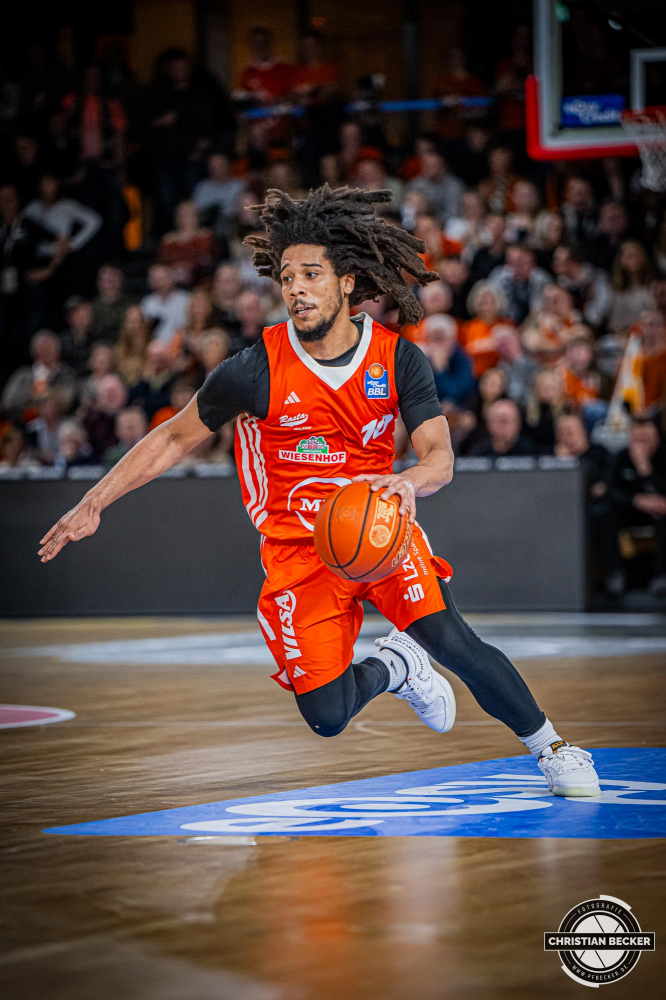 1. Basketball Bundesliga, easyCredit BBL, Saison 2024/2025, Herren, Hauptrunde, 24. Spieltag, 14.03.2025, RASTA Vechta - ratiopharm Ulm
Tyger Campbell (#10 - RASTA Vechta) in Aktion
Schlüsselwörter: 1. Bundesliga;14.03.2025;24. Spieltag;BBL;Basketball;Hauptrunde;Liga;RASTA;RASTA Dome;Saison 2024/2025;Ulm;Vechta;easycredit;ratiopharm