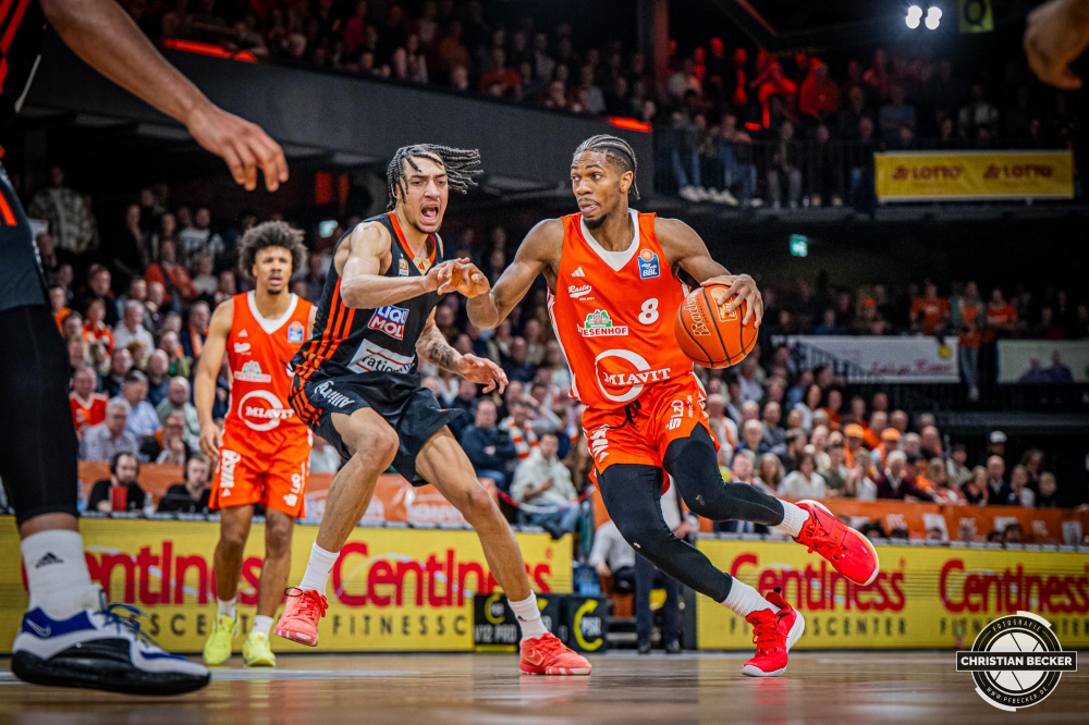 1. Basketball Bundesliga, easyCredit BBL, Saison 2024/2025, Herren, Hauptrunde, 24. Spieltag, 14.03.2025, RASTA Vechta - ratiopharm Ulm
Brandon Randolph (#8 - RASTA Vechta) in Aktion
Schlüsselwörter: 1. Bundesliga;14.03.2025;24. Spieltag;BBL;Basketball;Hauptrunde;Liga;RASTA;RASTA Dome;Saison 2024/2025;Ulm;Vechta;easycredit;ratiopharm