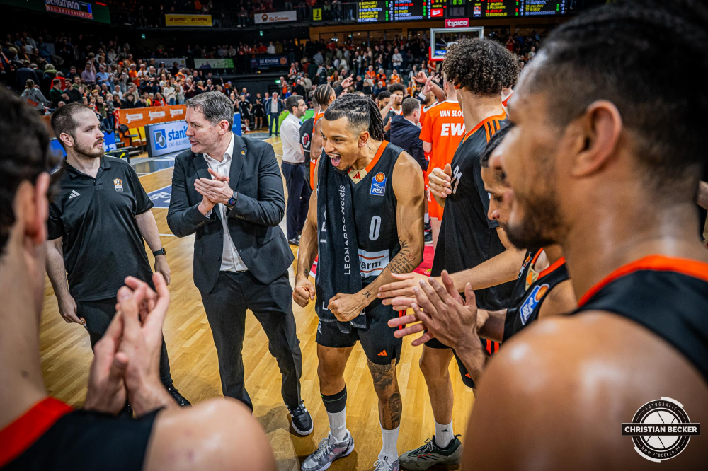 1. Basketball Bundesliga, easyCredit BBL, Saison 2024/2025, Herren, Hauptrunde, 24. Spieltag, 14.03.2025, RASTA Vechta - ratiopharm Ulm
Nelson Weidemann (#0 - ratiopharm Ulm) nach der Partie
Schlüsselwörter: 1. Bundesliga;14.03.2025;24. Spieltag;BBL;Basketball;Hauptrunde;Liga;RASTA;RASTA Dome;Saison 2024/2025;Ulm;Vechta;easycredit;ratiopharm