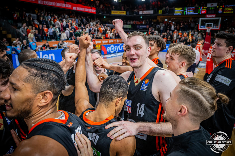 1. Basketball Bundesliga, easyCredit BBL, Saison 2024/2025, Herren, Hauptrunde, 24. Spieltag, 14.03.2025, RASTA Vechta - ratiopharm Ulm
Philipp Herkenhoff (#14 - ratiopharm Ulm) nach der Partie
Schlüsselwörter: 1. Bundesliga;14.03.2025;24. Spieltag;BBL;Basketball;Hauptrunde;Liga;RASTA;RASTA Dome;Saison 2024/2025;Ulm;Vechta;easycredit;ratiopharm