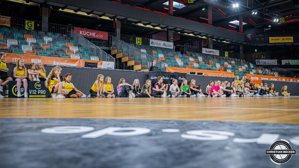 1. Basketball Bundesliga, easyCredit BBL, Saison 2024/2025, Herren, Hauptrunde, 26. Spieltag, 28.03.2025, RASTA Vechta - MHP Riesen Ludwigsburg
Marleys (Cheerleader - RASTA Vechta) vor der Partie
Schlüsselwörter: 1. Bundesliga;26. Spieltag;28.03.2025;BBL;Basketball;Hauptrunde;Liga;Ludwigsburg;MHP;RASTA;RASTA Dome;RIESEN;Saison 2024/2025;Vechta;easycredit