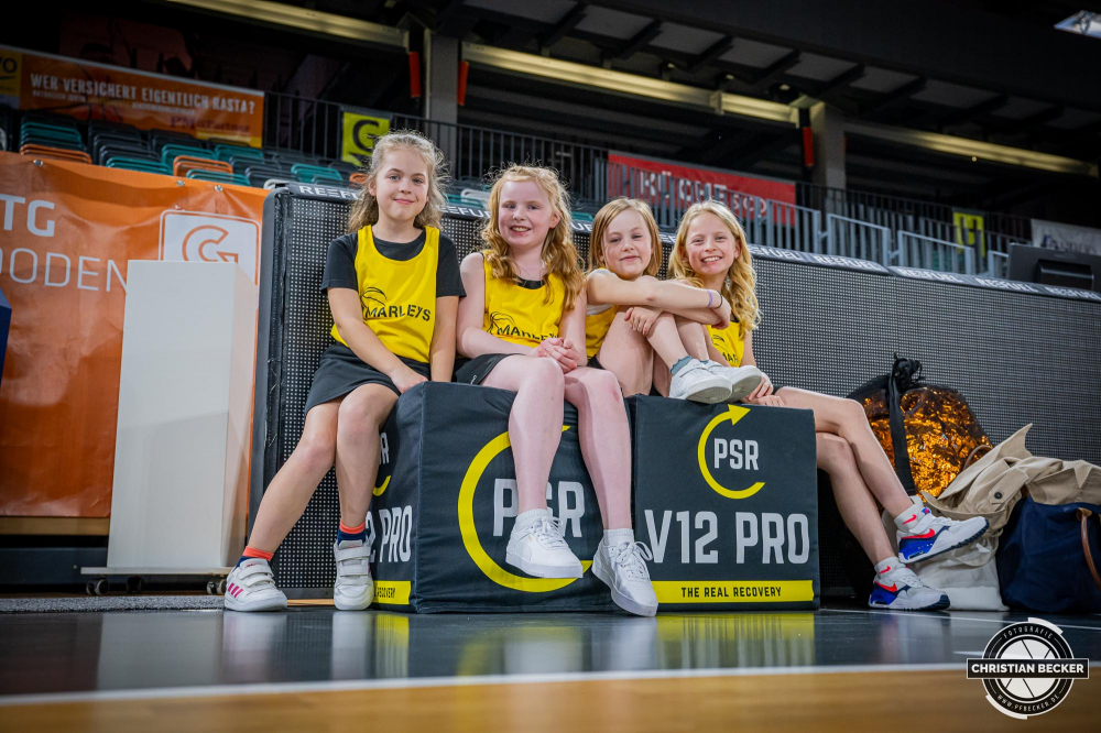 1. Basketball Bundesliga, easyCredit BBL, Saison 2024/2025, Herren, Hauptrunde, 26. Spieltag, 28.03.2025, RASTA Vechta - MHP Riesen Ludwigsburg
Marleys (Cheerleader - RASTA Vechta) vor der Partie
Schlüsselwörter: 1. Bundesliga;26. Spieltag;28.03.2025;BBL;Basketball;Hauptrunde;Liga;Ludwigsburg;MHP;RASTA;RASTA Dome;RIESEN;Saison 2024/2025;Vechta;easycredit