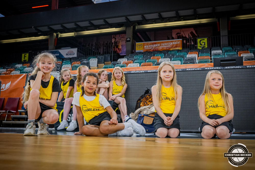 1. Basketball Bundesliga, easyCredit BBL, Saison 2024/2025, Herren, Hauptrunde, 26. Spieltag, 28.03.2025, RASTA Vechta - MHP Riesen Ludwigsburg
Marleys (Cheerleader - RASTA Vechta) vor der Partie
Schlüsselwörter: 1. Bundesliga;26. Spieltag;28.03.2025;BBL;Basketball;Hauptrunde;Liga;Ludwigsburg;MHP;RASTA;RASTA Dome;RIESEN;Saison 2024/2025;Vechta;easycredit