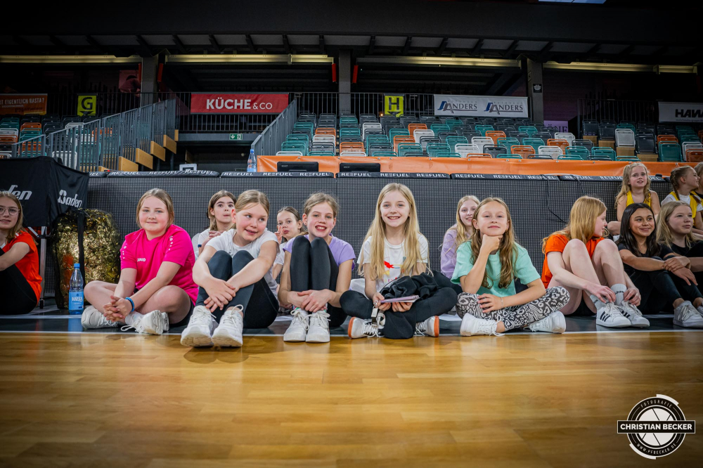 1. Basketball Bundesliga, easyCredit BBL, Saison 2024/2025, Herren, Hauptrunde, 26. Spieltag, 28.03.2025, RASTA Vechta - MHP Riesen Ludwigsburg
Marleys (Cheerleader - RASTA Vechta) vor der Partie
Schlüsselwörter: 1. Bundesliga;26. Spieltag;28.03.2025;BBL;Basketball;Hauptrunde;Liga;Ludwigsburg;MHP;RASTA;RASTA Dome;RIESEN;Saison 2024/2025;Vechta;easycredit