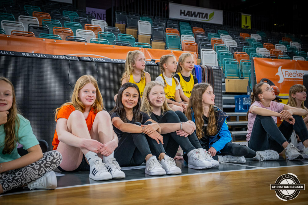 1. Basketball Bundesliga, easyCredit BBL, Saison 2024/2025, Herren, Hauptrunde, 26. Spieltag, 28.03.2025, RASTA Vechta - MHP Riesen Ludwigsburg
Marleys (Cheerleader - RASTA Vechta) vor der Partie
Schlüsselwörter: 1. Bundesliga;26. Spieltag;28.03.2025;BBL;Basketball;Hauptrunde;Liga;Ludwigsburg;MHP;RASTA;RASTA Dome;RIESEN;Saison 2024/2025;Vechta;easycredit