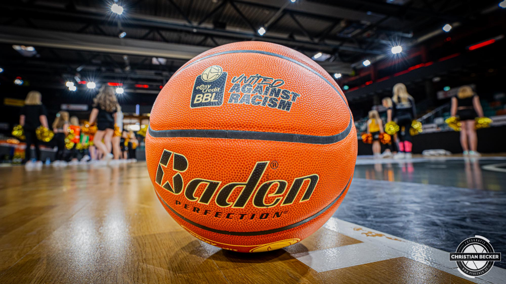 1. Basketball Bundesliga, easyCredit BBL, Saison 2024/2025, Herren, Hauptrunde, 26. Spieltag, 28.03.2025, RASTA Vechta - MHP Riesen Ludwigsburg
Aktion United against Racism beim Spiel RASTA Vechta gegen MHP Riesen Ludswigsburg
Schlüsselwörter: 1. Bundesliga;26. Spieltag;28.03.2025;BBL;Basketball;Hauptrunde;Liga;Ludwigsburg;MHP;RASTA;RASTA Dome;RIESEN;Saison 2024/2025;Vechta;easycredit