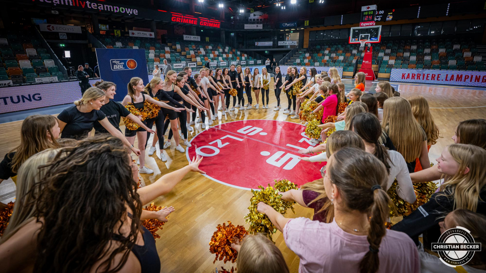 1. Basketball Bundesliga, easyCredit BBL, Saison 2024/2025, Herren, Hauptrunde, 26. Spieltag, 28.03.2025, RASTA Vechta - MHP Riesen Ludwigsburg
Marleys (Cheerleader - RASTA Vechta) vor der Partie
Schlüsselwörter: 1. Bundesliga;26. Spieltag;28.03.2025;BBL;Basketball;Hauptrunde;Liga;Ludwigsburg;MHP;RASTA;RASTA Dome;RIESEN;Saison 2024/2025;Vechta;easycredit