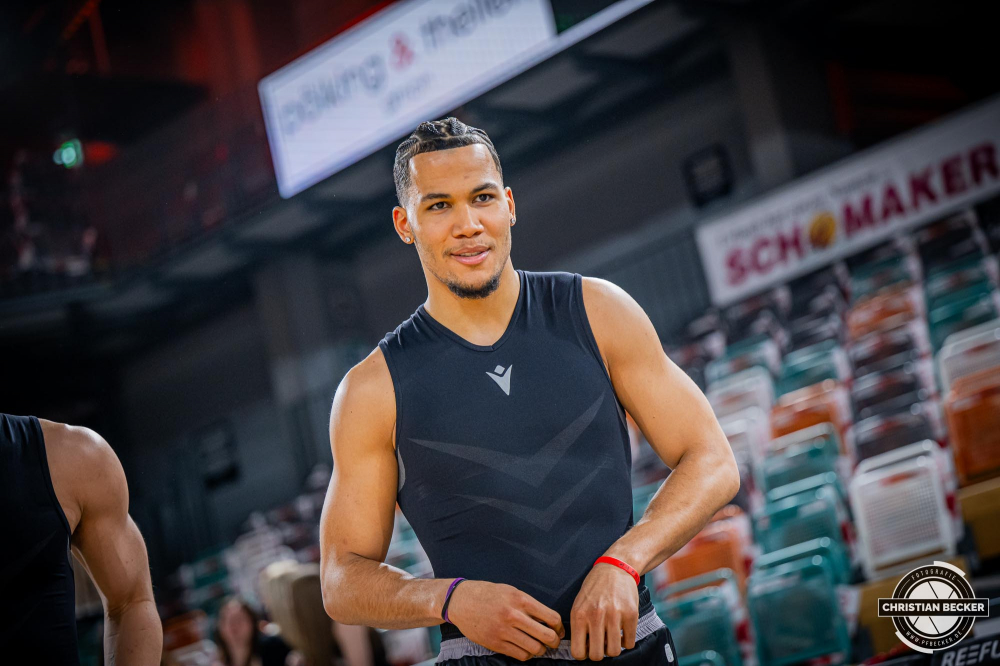 1. Basketball Bundesliga, easyCredit BBL, Saison 2024/2025, Herren, Hauptrunde, 26. Spieltag, 28.03.2025, RASTA Vechta - MHP Riesen Ludwigsburg
Brandon Tischler (#24 - MHP Riesen Ludwigsburg) vor der Partie
Schlüsselwörter: 1. Bundesliga;26. Spieltag;28.03.2025;BBL;Basketball;Hauptrunde;Liga;Ludwigsburg;MHP;RASTA;RASTA Dome;RIESEN;Saison 2024/2025;Vechta;easycredit