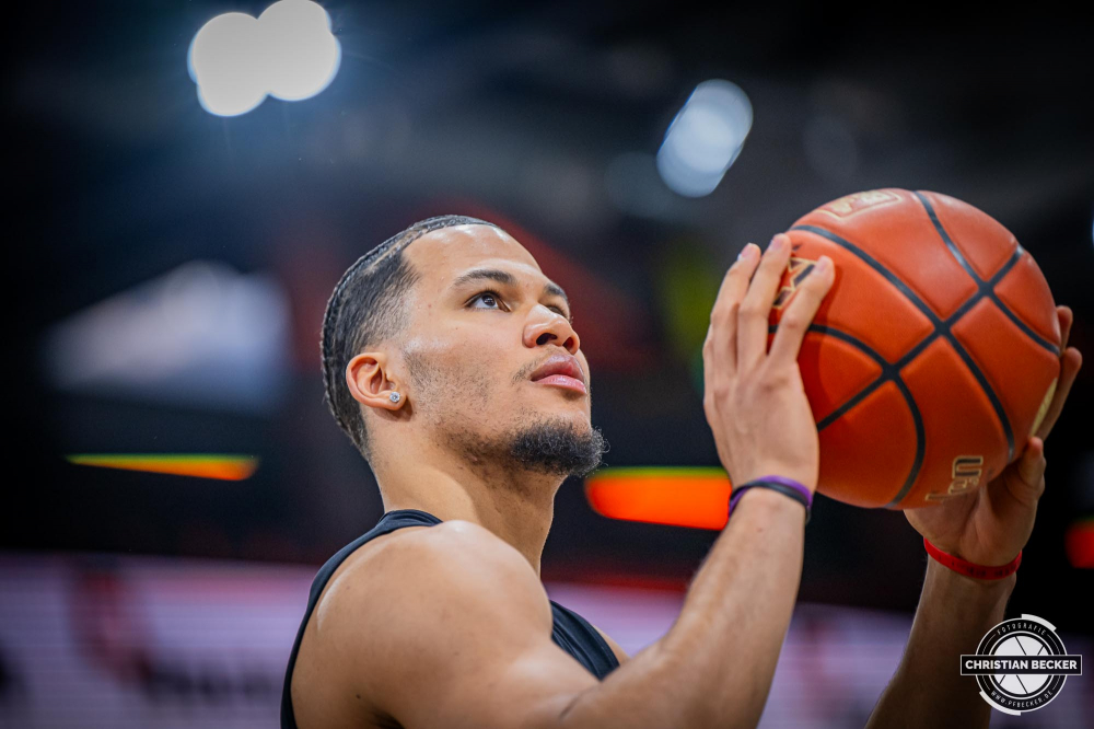 1. Basketball Bundesliga, easyCredit BBL, Saison 2024/2025, Herren, Hauptrunde, 26. Spieltag, 28.03.2025, RASTA Vechta - MHP Riesen Ludwigsburg
Brandon Tischler (#24 - MHP Riesen Ludwigsburg) vor der Partie
Schlüsselwörter: 1. Bundesliga;26. Spieltag;28.03.2025;BBL;Basketball;Hauptrunde;Liga;Ludwigsburg;MHP;RASTA;RASTA Dome;RIESEN;Saison 2024/2025;Vechta;easycredit