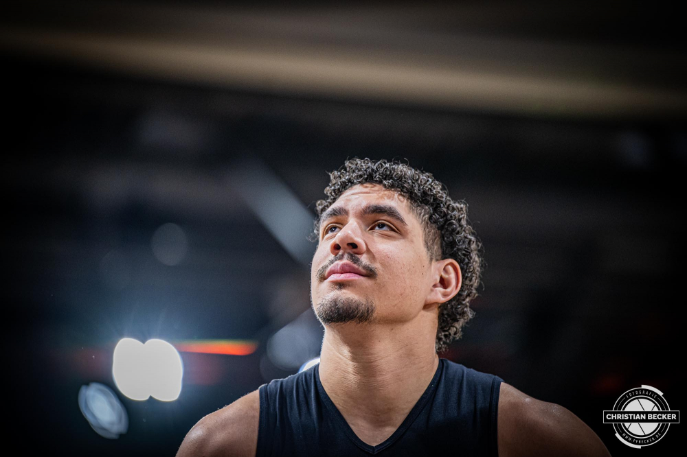 1. Basketball Bundesliga, easyCredit BBL, Saison 2024/2025, Herren, Hauptrunde, 26. Spieltag, 28.03.2025, RASTA Vechta - MHP Riesen Ludwigsburg
Joel Scott (#1 - MHP Riesen Ludwigsburg) vor der Partie
Schlüsselwörter: 1. Bundesliga;26. Spieltag;28.03.2025;BBL;Basketball;Hauptrunde;Liga;Ludwigsburg;MHP;RASTA;RASTA Dome;RIESEN;Saison 2024/2025;Vechta;easycredit