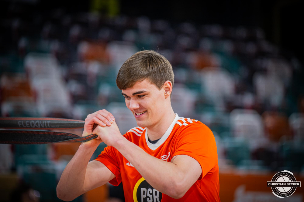 1. Basketball Bundesliga, easyCredit BBL, Saison 2024/2025, Herren, Hauptrunde, 26. Spieltag, 28.03.2025, RASTA Vechta - MHP Riesen Ludwigsburg
Joschka Ferner (#9 - RASTA Vechta) vor der Partie
Schlüsselwörter: 1. Bundesliga;26. Spieltag;28.03.2025;BBL;Basketball;Hauptrunde;Liga;Ludwigsburg;MHP;RASTA;RASTA Dome;RIESEN;Saison 2024/2025;Vechta;easycredit