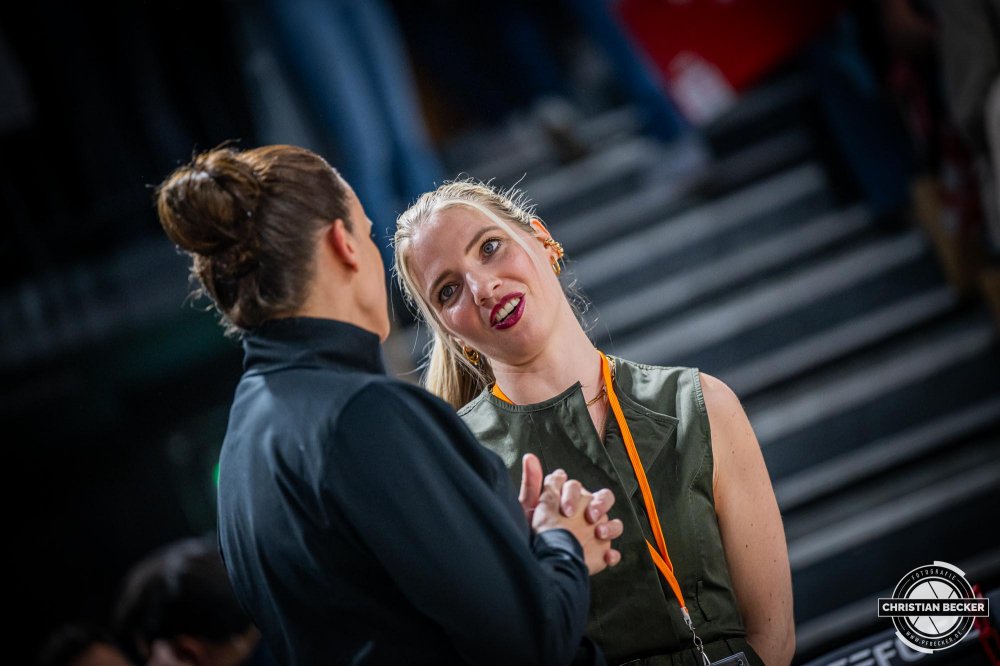 1. Basketball Bundesliga, easyCredit BBL, Saison 2024/2025, Herren, Hauptrunde, 26. Spieltag, 28.03.2025, RASTA Vechta - MHP Riesen Ludwigsburg
Lina Lindner (easyCredit BBL) im Gespr&auml;ch
Schlüsselwörter: 1. Bundesliga;26. Spieltag;28.03.2025;BBL;Basketball;Hauptrunde;Liga;Ludwigsburg;MHP;RASTA;RASTA Dome;RIESEN;Saison 2024/2025;Vechta;easycredit