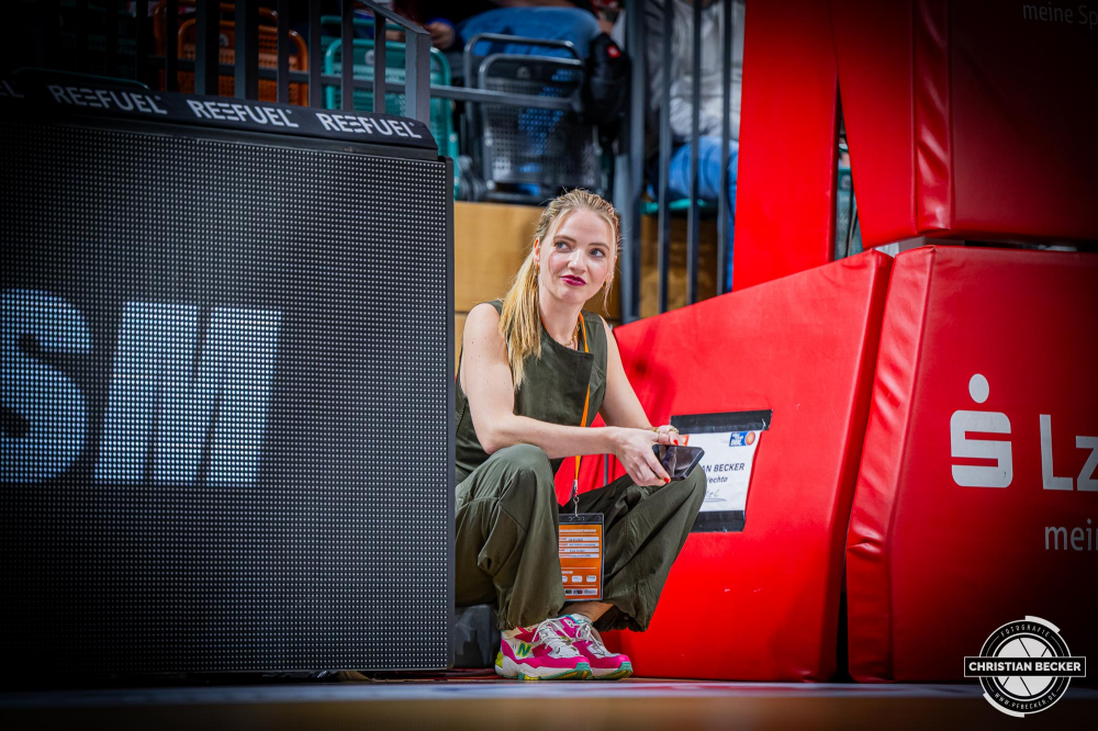 1. Basketball Bundesliga, easyCredit BBL, Saison 2024/2025, Herren, Hauptrunde, 26. Spieltag, 28.03.2025, RASTA Vechta - MHP Riesen Ludwigsburg
Lina Lindner (easyCredit BBL) im Gespr&auml;ch
Schlüsselwörter: 1. Bundesliga;26. Spieltag;28.03.2025;BBL;Basketball;Hauptrunde;Liga;Ludwigsburg;MHP;RASTA;RASTA Dome;RIESEN;Saison 2024/2025;Vechta;easycredit