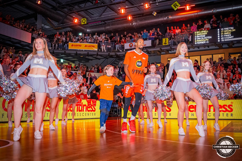 1. Basketball Bundesliga, easyCredit BBL, Saison 2024/2025, Herren, Hauptrunde, 26. Spieltag, 28.03.2025, RASTA Vechta - MHP Riesen Ludwigsburg
Brandon Randolph (#8 - RASTA Vechta) vor der Partie
Schlüsselwörter: 1. Bundesliga;26. Spieltag;28.03.2025;BBL;Basketball;Hauptrunde;Liga;Ludwigsburg;MHP;RASTA;RASTA Dome;RIESEN;Saison 2024/2025;Vechta;easycredit