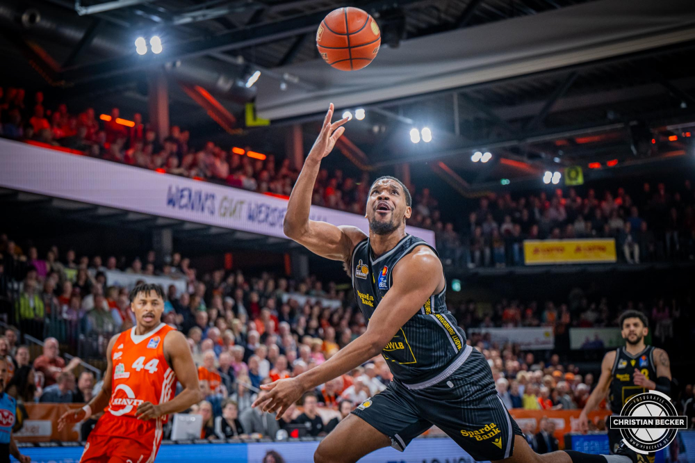 1. Basketball Bundesliga, easyCredit BBL, Saison 2024/2025, Herren, Hauptrunde, 26. Spieltag, 28.03.2025, RASTA Vechta - MHP Riesen Ludwigsburg
Justin Simon (#5 - MHP Riesen Ludwigsburg) in Aktion
Schlüsselwörter: 1. Bundesliga;26. Spieltag;28.03.2025;BBL;Basketball;Hauptrunde;Liga;Ludwigsburg;MHP;RASTA;RASTA Dome;RIESEN;Saison 2024/2025;Vechta;easycredit