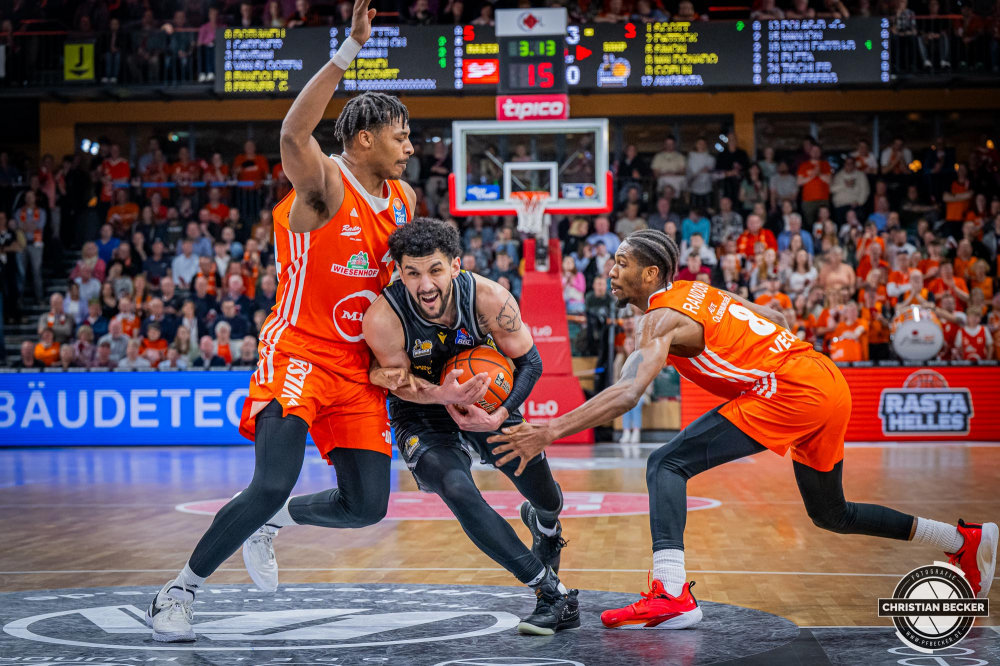 1. Basketball Bundesliga, easyCredit BBL, Saison 2024/2025, Herren, Hauptrunde, 26. Spieltag, 28.03.2025, RASTA Vechta - MHP Riesen Ludwigsburg
Hunter Maldonado (#8 - MHP Riesen Ludwigsburg) in Aktion
Schlüsselwörter: 1. Bundesliga;26. Spieltag;28.03.2025;BBL;Basketball;Hauptrunde;Liga;Ludwigsburg;MHP;RASTA;RASTA Dome;RIESEN;Saison 2024/2025;Vechta;easycredit