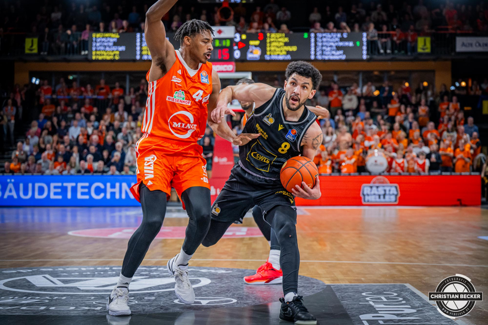 1. Basketball Bundesliga, easyCredit BBL, Saison 2024/2025, Herren, Hauptrunde, 26. Spieltag, 28.03.2025, RASTA Vechta - MHP Riesen Ludwigsburg
Hunter Maldonado (#8 - MHP Riesen Ludwigsburg) in Aktion
Schlüsselwörter: 1. Bundesliga;26. Spieltag;28.03.2025;BBL;Basketball;Hauptrunde;Liga;Ludwigsburg;MHP;RASTA;RASTA Dome;RIESEN;Saison 2024/2025;Vechta;easycredit