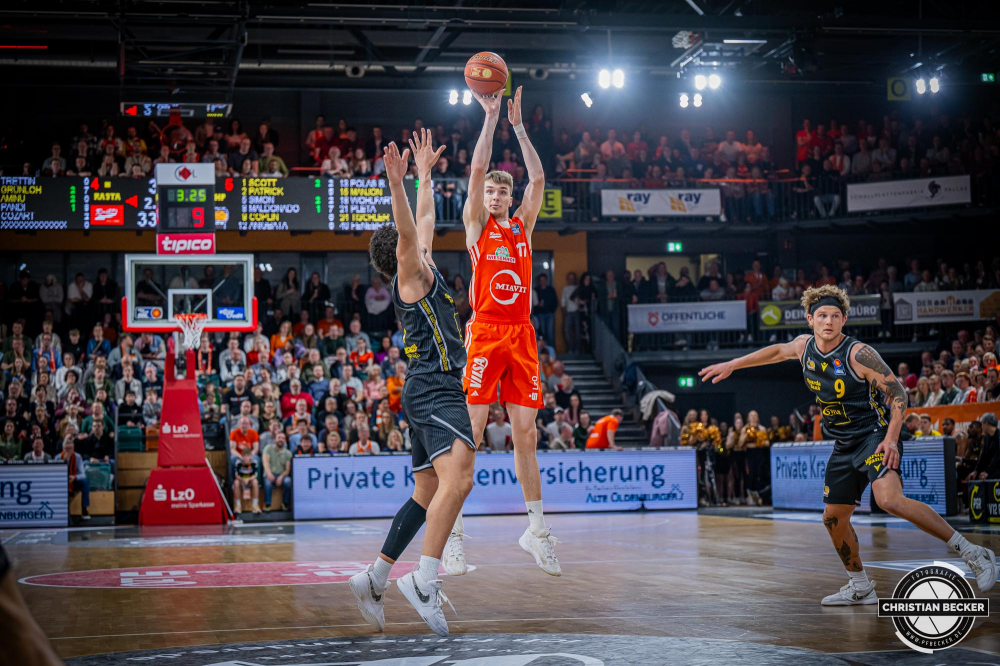 1. Basketball Bundesliga, easyCredit BBL, Saison 2024/2025, Herren, Hauptrunde, 26. Spieltag, 28.03.2025, RASTA Vechta - MHP Riesen Ludwigsburg
Johann Gr&uuml;nloh (#17 - RASTA Vechta) beim Jumpshot
Schlüsselwörter: 1. Bundesliga;26. Spieltag;28.03.2025;BBL;Basketball;Hauptrunde;Liga;Ludwigsburg;MHP;RASTA;RASTA Dome;RIESEN;Saison 2024/2025;Vechta;easycredit