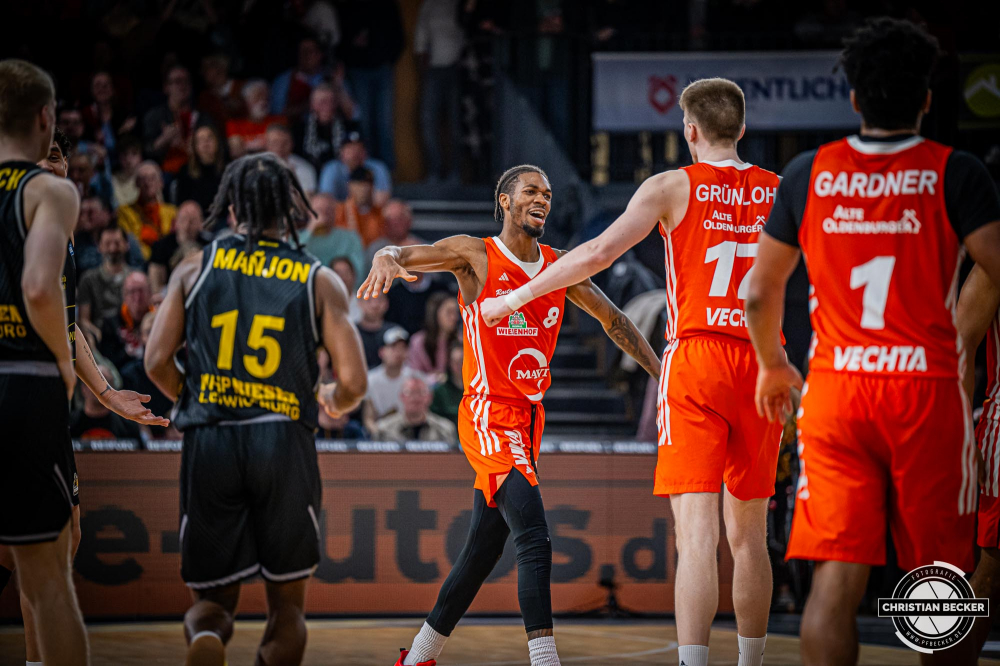 1. Basketball Bundesliga, easyCredit BBL, Saison 2024/2025, Herren, Hauptrunde, 26. Spieltag, 28.03.2025, RASTA Vechta - MHP Riesen Ludwigsburg
Brandon Randolph (#8 - RASTA Vechta) zeigt Emotionen w&auml;hrend der Partie
Schlüsselwörter: 1. Bundesliga;26. Spieltag;28.03.2025;BBL;Basketball;Hauptrunde;Liga;Ludwigsburg;MHP;RASTA;RASTA Dome;RIESEN;Saison 2024/2025;Vechta;easycredit