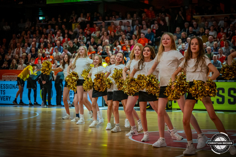 1. Basketball Bundesliga, easyCredit BBL, Saison 2024/2025, Herren, Hauptrunde, 26. Spieltag, 28.03.2025, RASTA Vechta - MHP Riesen Ludwigsburg
Marleys (Cheerleader - RASTA Vechta) w&auml;hrend der Partie
Schlüsselwörter: 1. Bundesliga;26. Spieltag;28.03.2025;BBL;Basketball;Hauptrunde;Liga;Ludwigsburg;MHP;RASTA;RASTA Dome;RIESEN;Saison 2024/2025;Vechta;easycredit