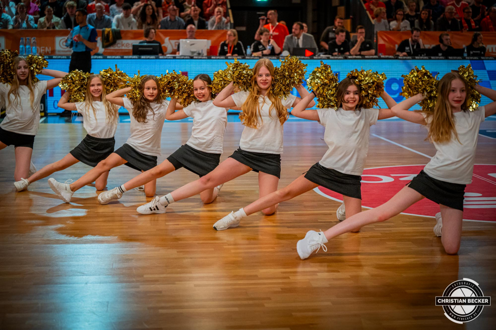 1. Basketball Bundesliga, easyCredit BBL, Saison 2024/2025, Herren, Hauptrunde, 26. Spieltag, 28.03.2025, RASTA Vechta - MHP Riesen Ludwigsburg
Marleys (Cheerleader - RASTA Vechta) w&auml;hrend der Partie
Schlüsselwörter: 1. Bundesliga;26. Spieltag;28.03.2025;BBL;Basketball;Hauptrunde;Liga;Ludwigsburg;MHP;RASTA;RASTA Dome;RIESEN;Saison 2024/2025;Vechta;easycredit